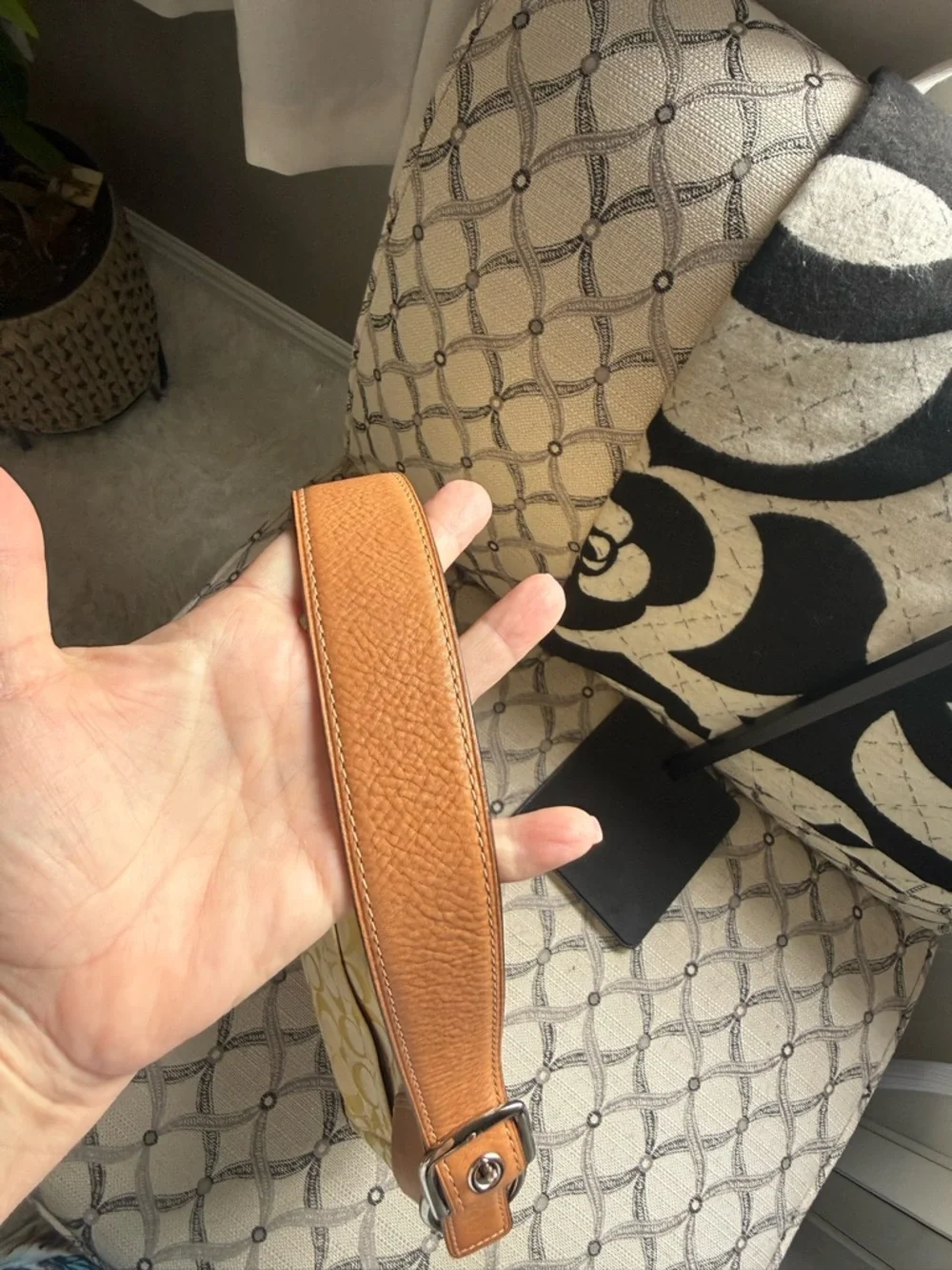 Coach Hampton canvas and Leather Shoulder Bag-EUC - Picture 3 of 5